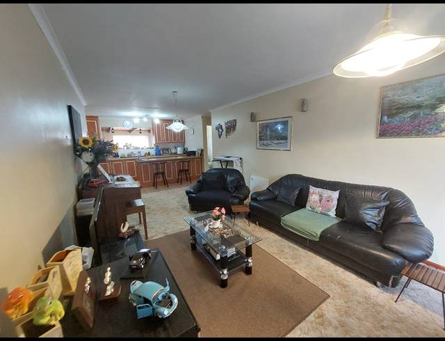 2 BEDROOM FREEHOLD SOLD IN PARKLANDS